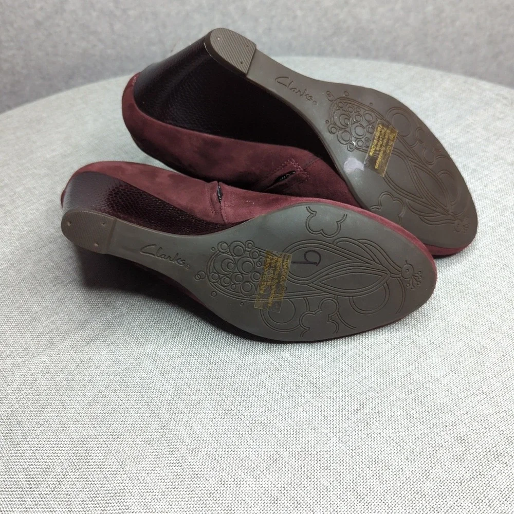 Clarks Purity Frost Women Burgundy Suede Wedge Booties Ankle Boots Zip Closure 8